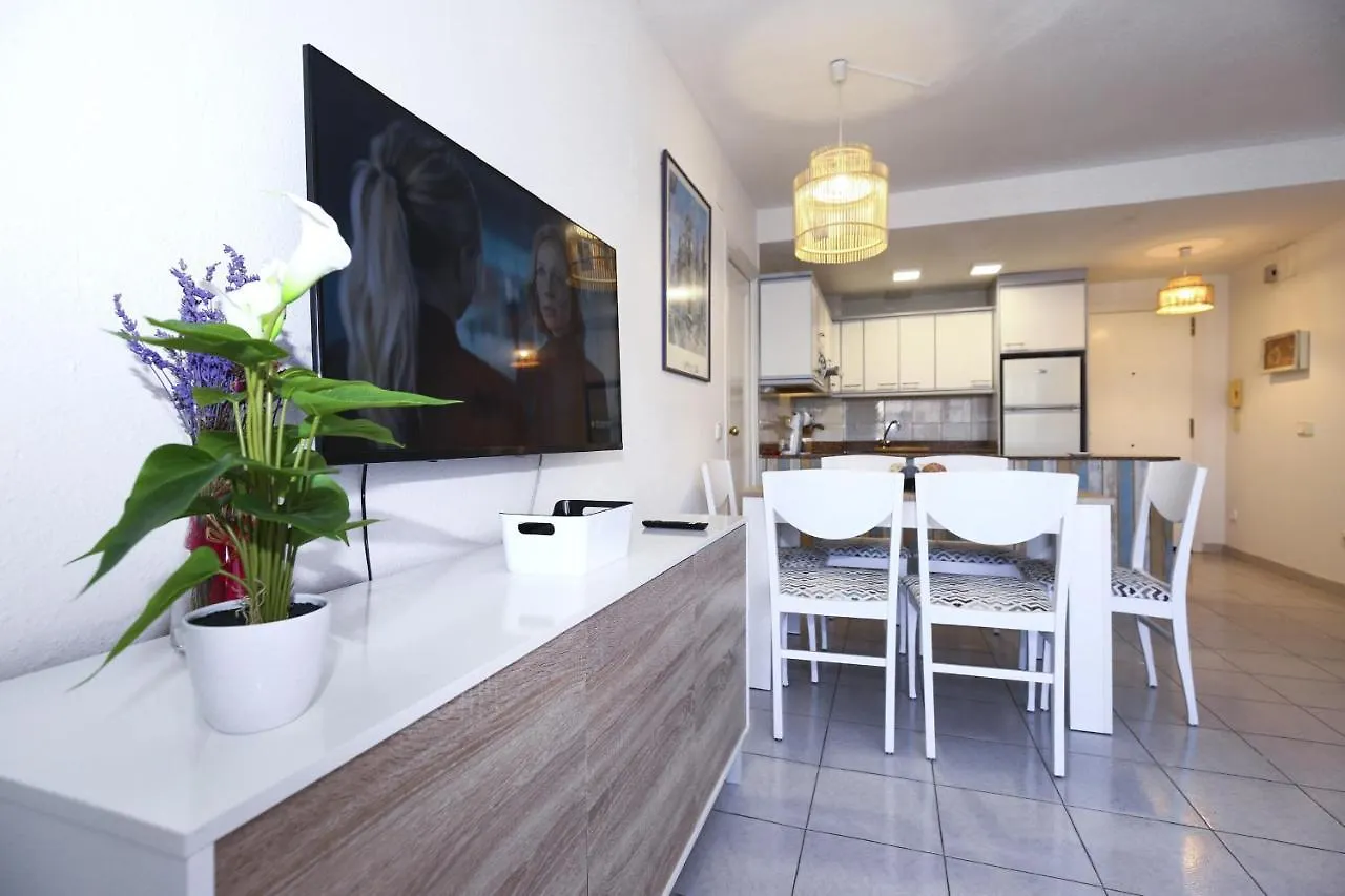 New Uolas Planet Costa Dorada 살루